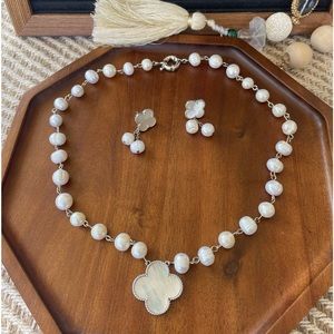 2pc Clover,heart,butterfly freshwater pearls.New, your choice of 1 set.Gift it.